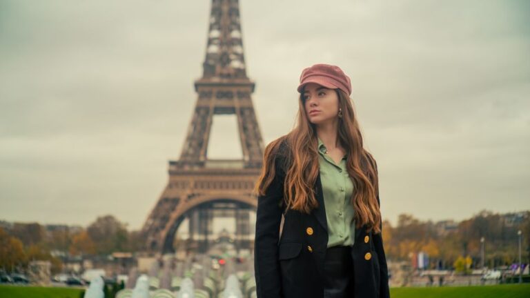How to Get That Effortless French-Girl Style