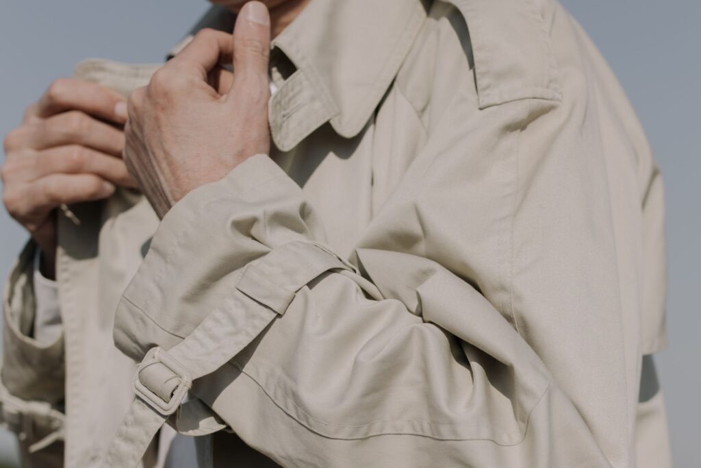 A woman in a minimal beige and camel outfit with a structured tote bag and clean trench coat