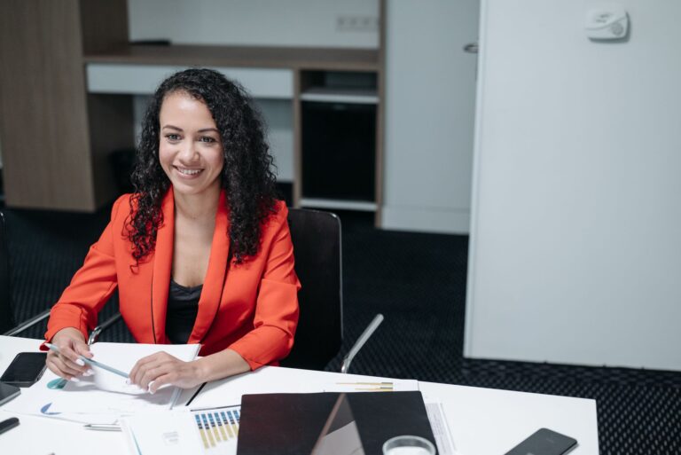 What to Wear to a Job Interview (Outfits That Impress)