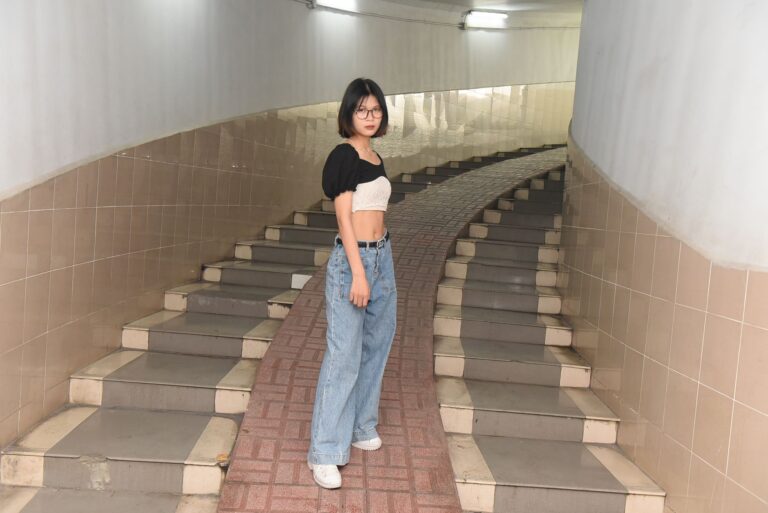 How to Style Flare Jeans (5 Outfits That Actually Work)